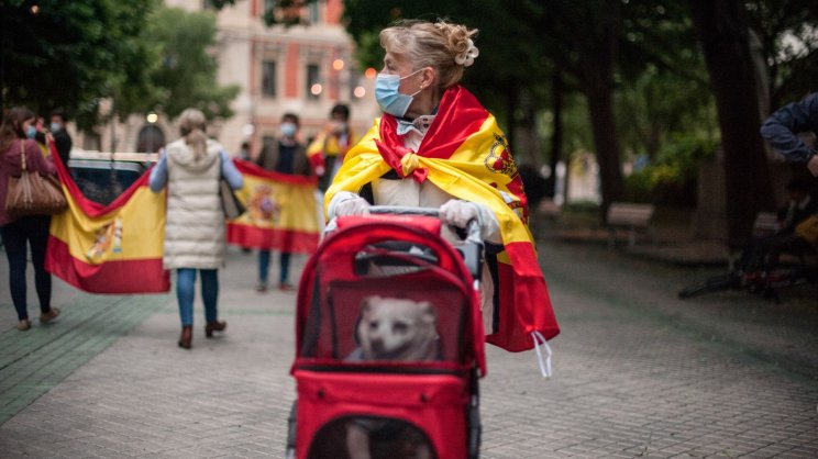 Sok ország követte ezután a spanyolok példáját, és szintúgy elkezdtek drónokat használni a járvány felügyelésére
