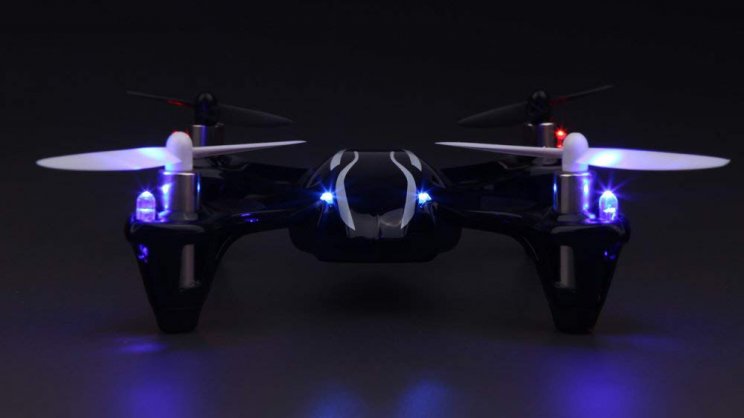 A Hubsan X4 H107L-ra LED fényeket, és kisebb, de stabilabb propellereket tettek fel.