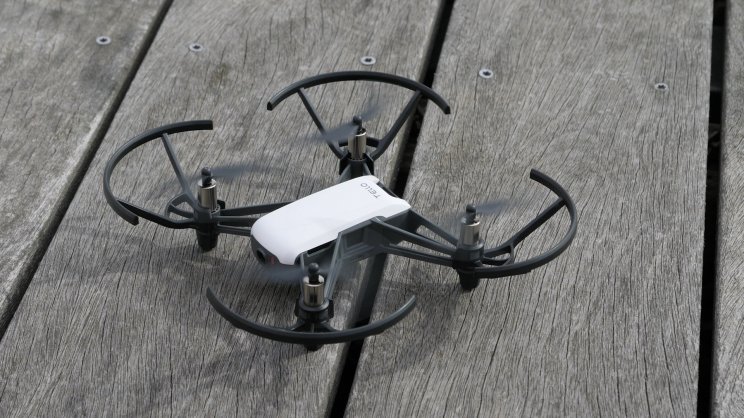 Sokak szerint - szerintünk is - a legjobb kezdő drón: a DJI (Ryze) Tello.