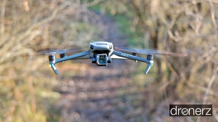 A Mavic 3 külsőleg nem sokat változott az elődökhöz képest