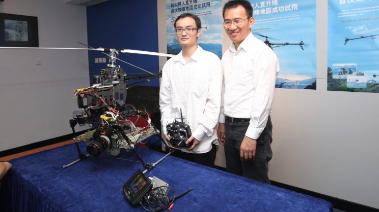 Wang, mentora, Zexiang Li, és az a bizonyos első helikopter
