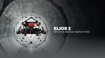 A beltéri repülések királyának ígérkezik az Elios 2 drón