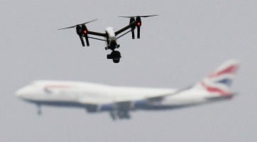 Akár belsős szabotázs is lehetett a Gatwick-reptér megbénítása