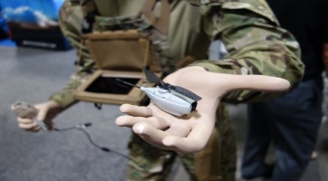 A FLIR bejelentette legújabb nanodrón rendszerét, a Black Hornet VRS-t