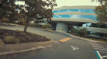 Egy laza FPV drónozás a parkolóban - videó