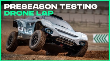 FPV drónvideón láthatjuk egy elektromos terepjáró tesztkörét