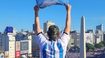 Látványos drónvideón a világbajnoki címet ünneplő argentín szurkolói tömeg