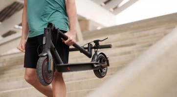 Profi rollerest kaptak lencsevégre FPV drónnnal