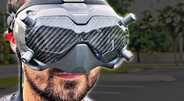 Szénszálas kialakítású FPV szemüveget hozott tető alá egy drónpilóta - videó