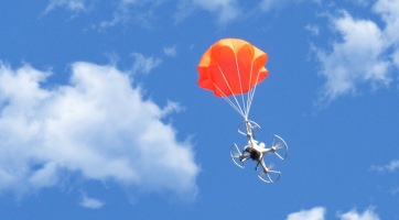 A Doosan a ParaZero Air ejtőernyőit fogja használni, hogy a drónjaik repülhessenek az emberek felett